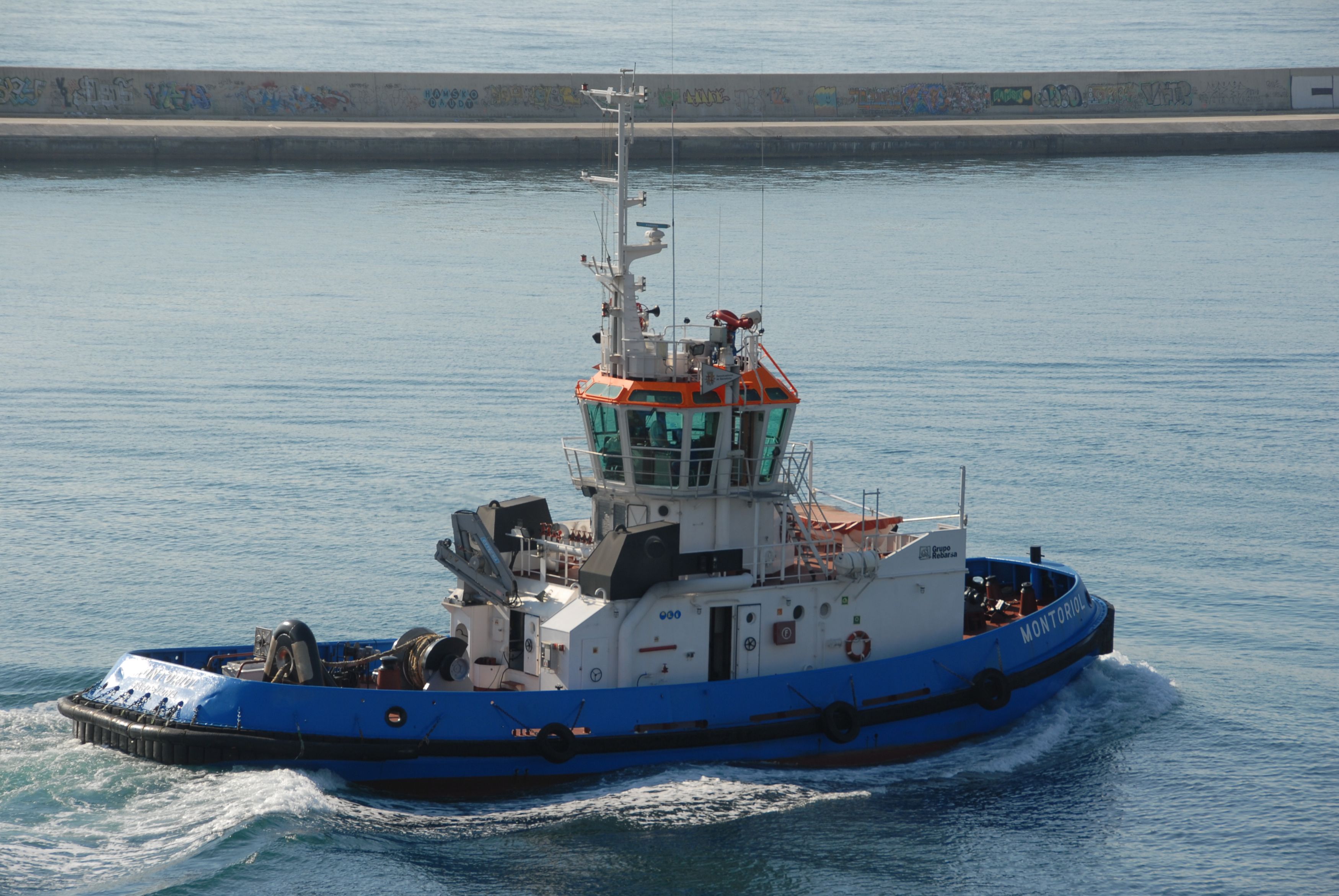 Tugboat Montoriol leaving the Port of Barcelona